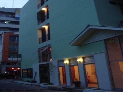 Kaset Guesthouse Bangkok Exterior photo